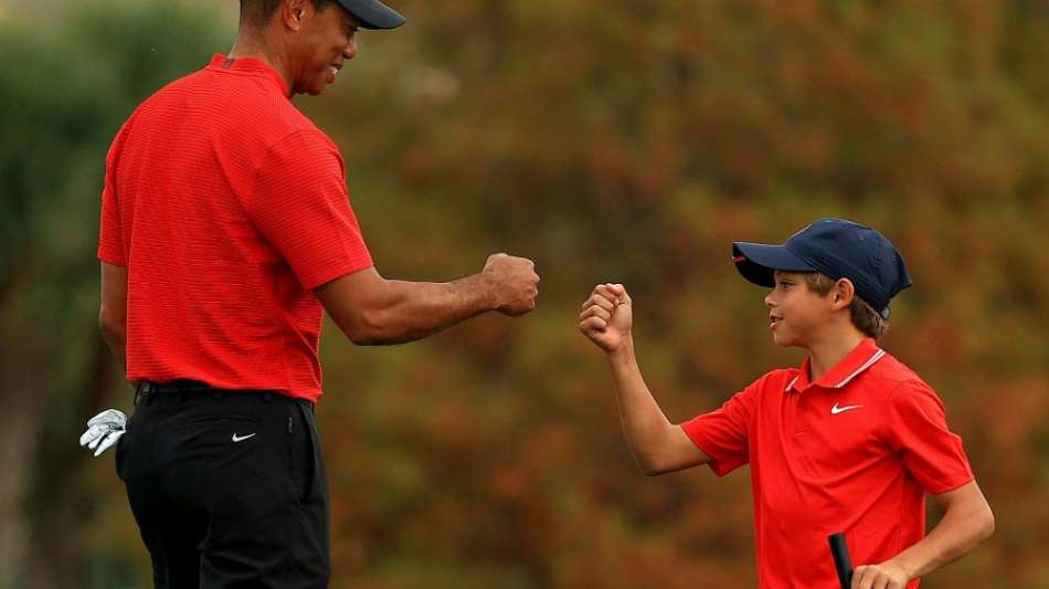 Gemeinsam mit seinem Sohn: Tiger Woods zurück auf dem Golfplatz