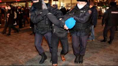 Russland: 1400 Festnahmen bei Protest gegen Ukraine-Invasion