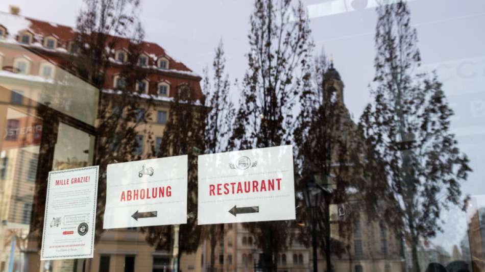 Umsatz im Gastgewerbe seit Ausbruch der Corona-Pandemie um die H&auml;lfte eingebrochen