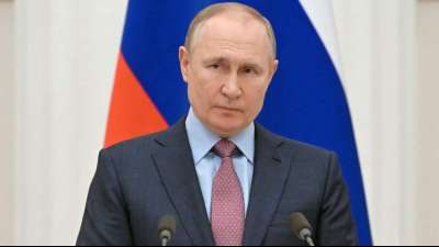 Putin beaufsichtigt russische Milit&auml;r&uuml;bungen mit atomwaffenf&auml;higen Raketen