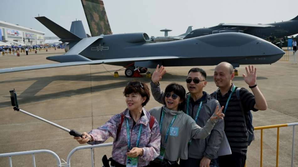 China zeigt bei Flugschau neueste Kampfflugzeuge und Drohnen