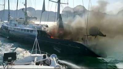 Luxus-Yacht "Le Phoc&eacute;a" in Malaysia in Brand geraten