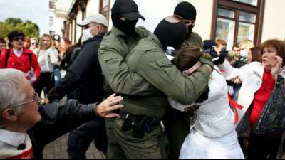Festnahmen bei Frauen-Protestzug gegen belarussischen Staatschef Lukaschenko