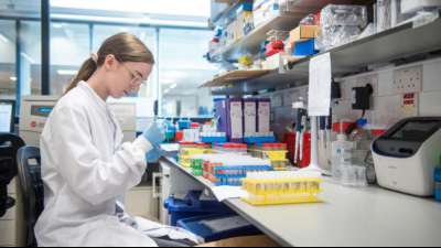 Johnson bereitet Briten auf nochmalige Verschärfung von Corona-Maßnahmen vor