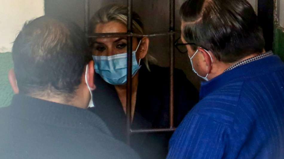 Boliviens Ex-Pr&auml;sidentin &Aacute;&ntilde;ez wird vom Gef&auml;ngnis in ein Krankenhaus gebracht