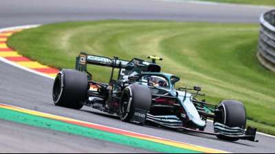 Vettels Motor brennt, Hamilton rollt aus, Verstappen im Verkehr