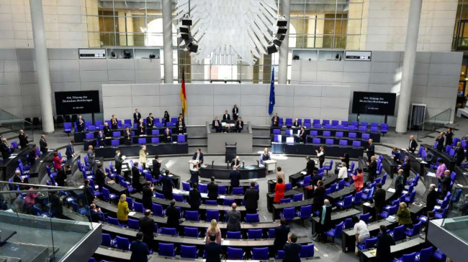 Solidaritätsappelle im Bundestag und Werbung für die Corona-Maßnahmen