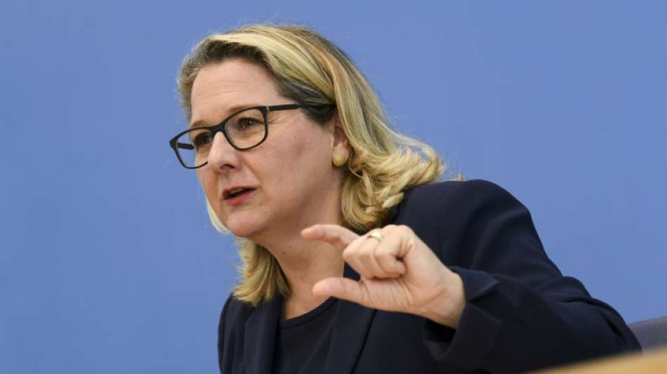 Bundesumweltministerin zeichnet Mehrwegsystem "Rebowl" mit Blauem Engel aus