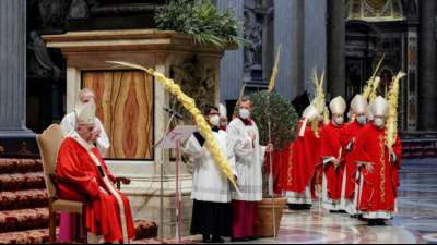 Papst feiert Palmsonntagsmesse mit nur wenigen Gl&auml;ubigen