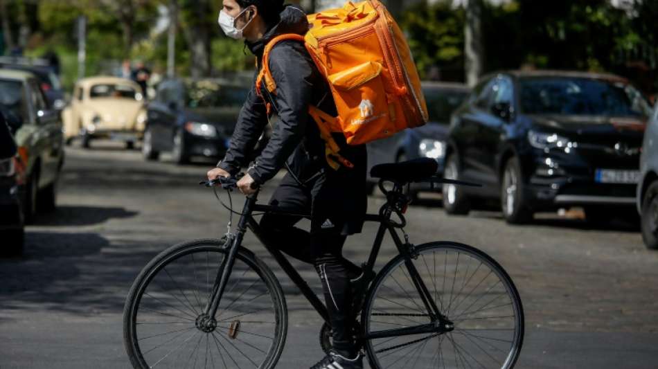 Fahrerinnen und Fahrer von Lieferando bekommen Dienstfahrrad und -smartphone