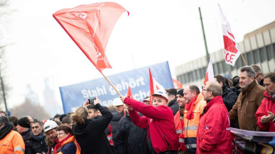 Duisburg. Tausende Stahlarbeiter von Thyssenkrupp demonstrieren