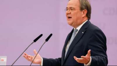 Laschet wirbt als erster CDU-Vorsitzkandidat um Stimmen auf Digital-Parteitag