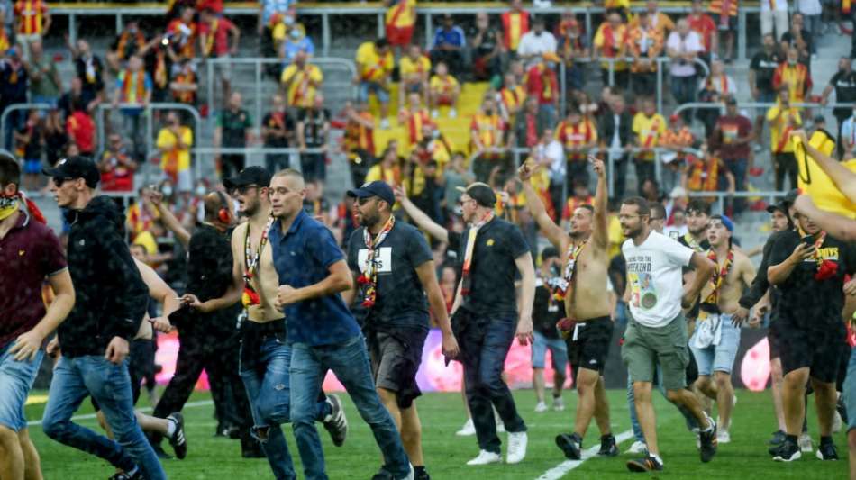 Sanktionen nach Platzsturm in Lens