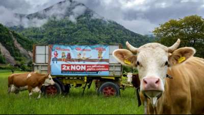 Hochrechnungen: Schweizer lehnen in Referendum Pestizid-Verbot ab