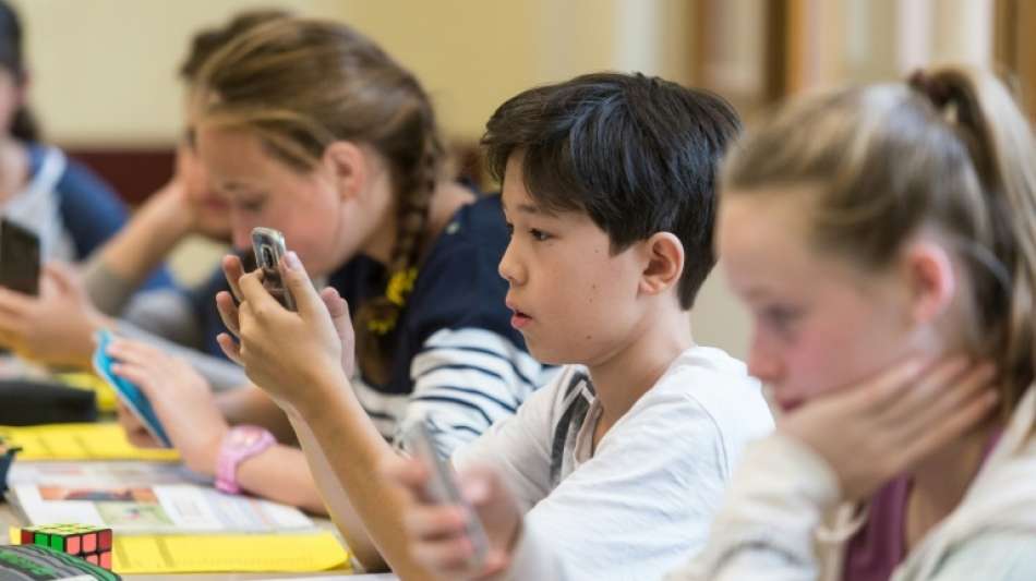 Umfrage: Lehrer arbeiten im Unterricht weitestgehend ohne Smartphone