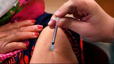 Arbeitgeberpräsident: Ohne Impfung oder Test kein Lohnanspruch