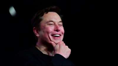 Musk lässt auf Twitter über Verkauf von zehn Prozent seiner Tesla-Aktien abstimmen