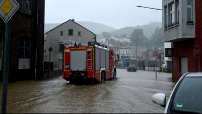 Mindestens vier tote Feuerwehrleute bei Hochwasser-Eins&auml;tzen in Nordrhein-Westfalen