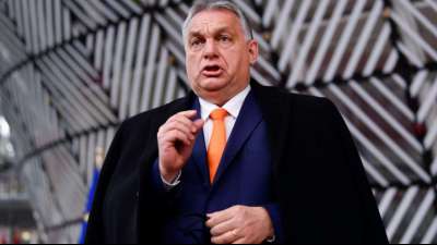 Ungarn impft erste B&uuml;rger mit russischem Vakzin Sputnik V