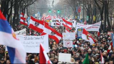 Rund 44.000 Menschen bei Demonstration gegen Corona-Ma&szlig;nahmen in Wien