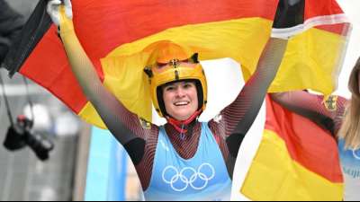 F&uuml;nftes Olympiagold: "Rodel-Mama" Geisenberger triumphiert vor Berreiter