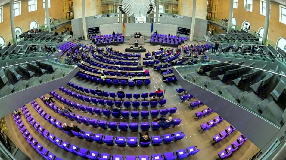 Kritik an nur leicht gestiegenem Frauenanteil im neuen Bundestag von 34,7 Prozent