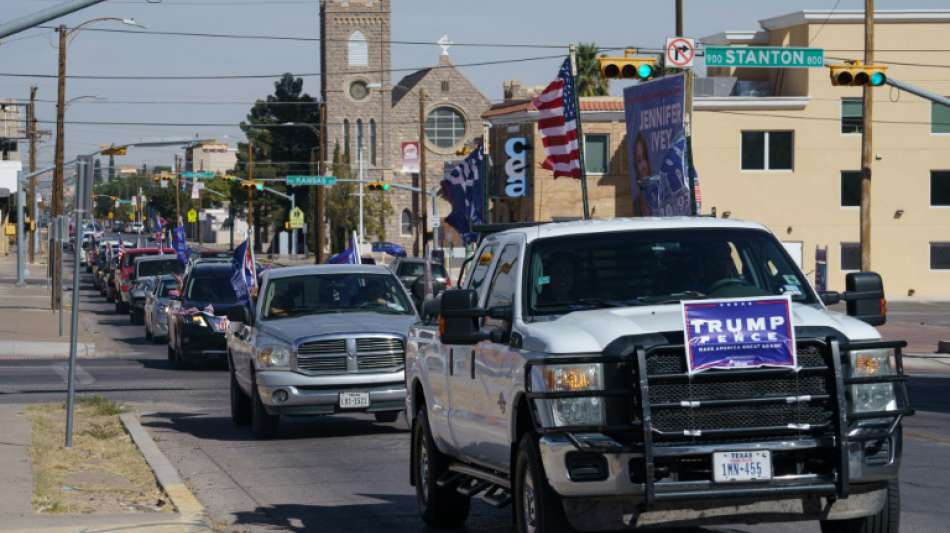 Trump-Anhänger bedrängen in Texas Wahlkampfbus von Biden auf Schnellstraße