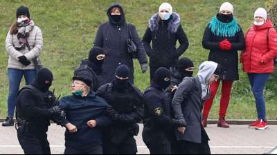 Mehr als 700 Festnahmen bei Protesten gegen Lukaschenko in Belarus