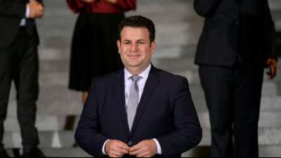 Kabinett: Mindestlohn soll zum Oktober auf zw&ouml;lf Euro steigen