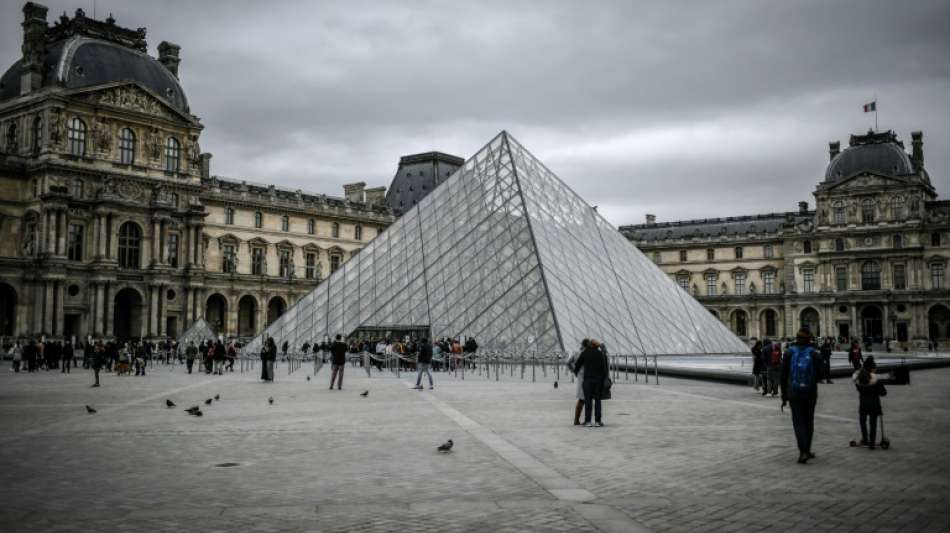 Pariser Louvre und Eiffelturm schließen wegen Coronavirus-Pandemie