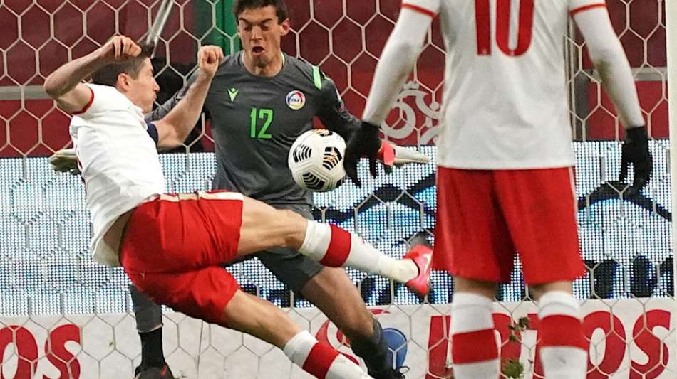 Weltfu&szlig;baller Lewandowski am Knie verletzt - Hoene&szlig; telefoniert