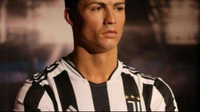 Ronaldos Wachsfigur in Dubai tr&auml;gt "falsches" Trikot