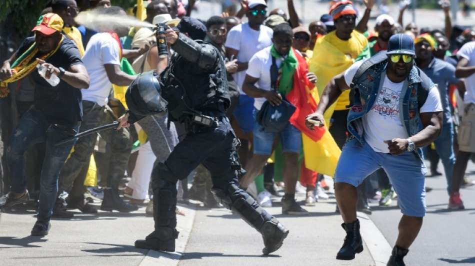 Genf: Ausschreitungen bei Protesten gegen Präsident Kameruns
