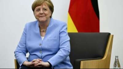 Merkel versucht die Sorgen um ihre Gesundheit zu zerstreuen