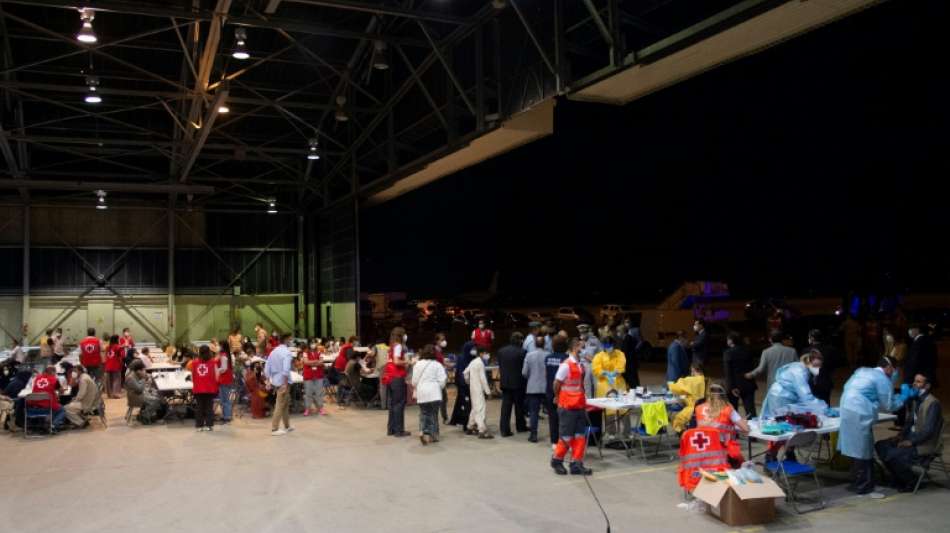 EU-Spitzen besuchen Erstaufnahmelager für geflüchtete afghanische Ortskräfte