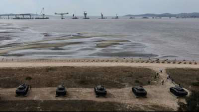 US-Kriegsschiff "USS John Finn" f&auml;hrt durch Stra&szlig;e von Taiwan