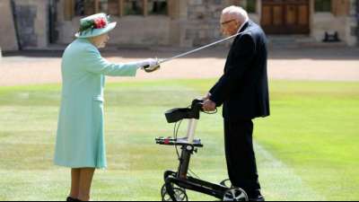 Queen schlägt Corona-Spendensammler "Captain Tom" zum Ritter