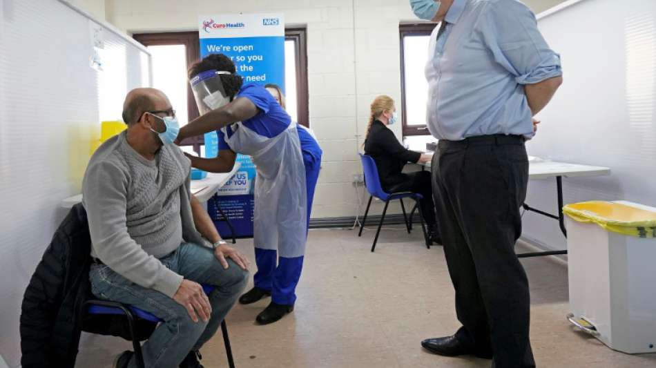 NHS: Allen älteren Pflegeheimbewohnern in England wurde Corona-Impfung angeboten