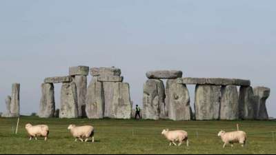 Archäologen entdecken 4500 Jahre alte Formation nahe Stonehenge in England