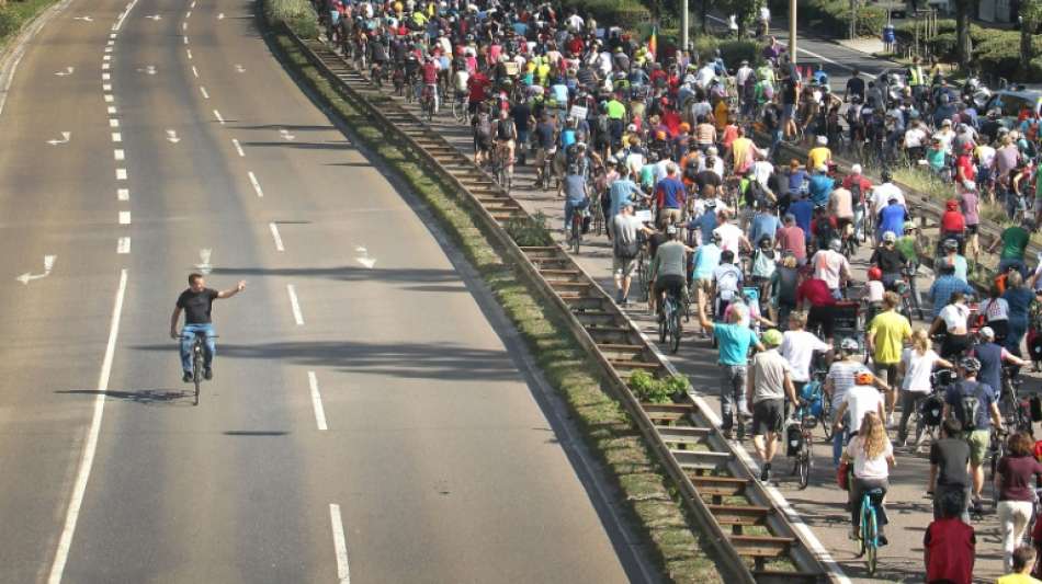 Bündnis klagt gegen Demo-Verbot auf Münchner Autobahnen gegen Automobilmesse 