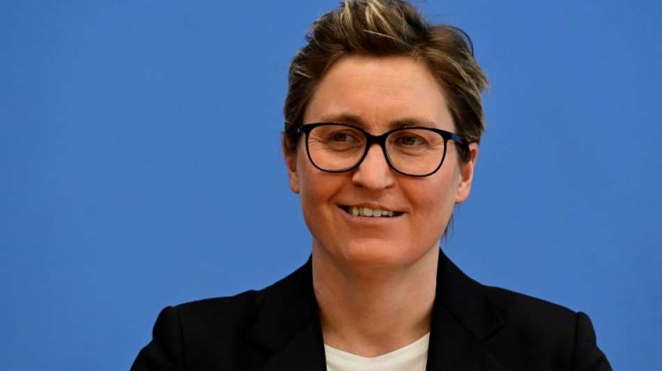 Linken-Chefin macht Regierung f&uuml;r Testcenter-Betr&uuml;gereien mitverantwortlich