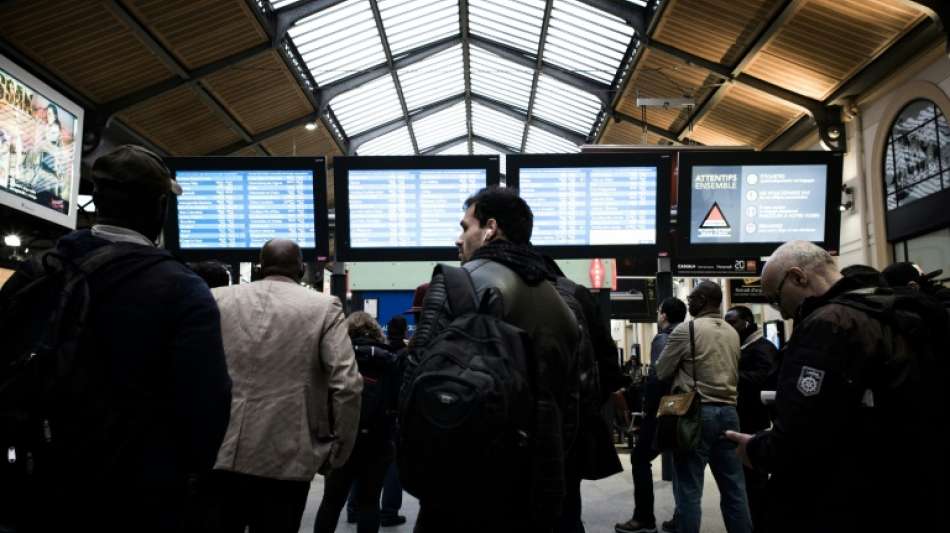 Bahn-Sicherheitsleute schießen an Pariser Bahnhof auf Mann mit einem Messer