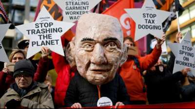 Extinction Rebellion blockiert Amazon-Versandzentren in Großbritannien