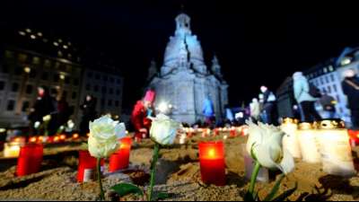 Dresden gedenkt der Zerst&ouml;rung der Stadt vor 77 Jahren