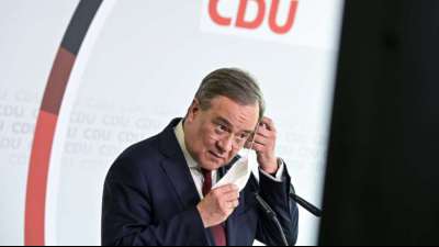 Laschet verteidigt nach Merkels Kritik Kurs in der Corona-Pandemie