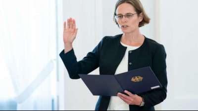 Verfassungsrichterin in EZB-Verfahren f&uuml;r befangen erkl&auml;rt