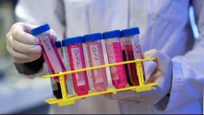 Zahl registrierter Omikron-F&auml;lle steigt in Deutschland rasch an