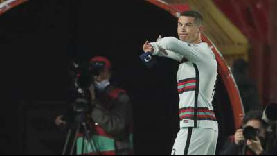 Ronaldos Kapit&auml;nsbinde nach Wut-Aktion f&uuml;r 64.000 Euro versteigert