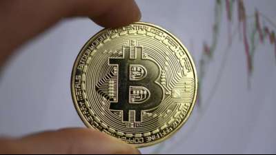 Kurs des Bitcoin springt seit Monaten wieder über 10.000 Dollar
