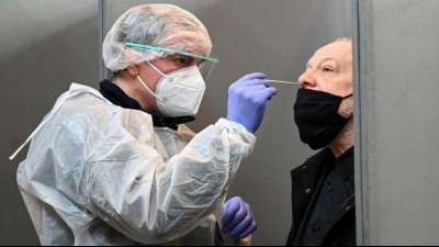 USA verlangen k&uuml;nftig vor Einreise negativen Corona-Test von Flugpassagieren